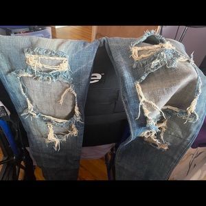 Extreme ripped skinny jeans